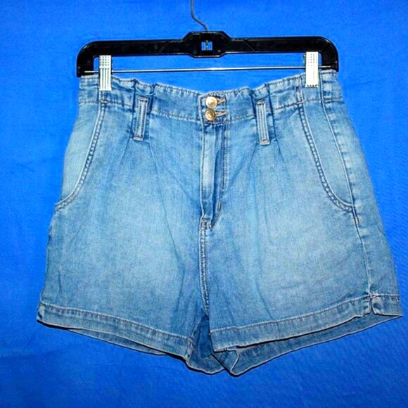 American Eagle High Rise Denim Shorts - Women's Size 4 - Light Wash - Mom Shorts - Picture 2 of 8